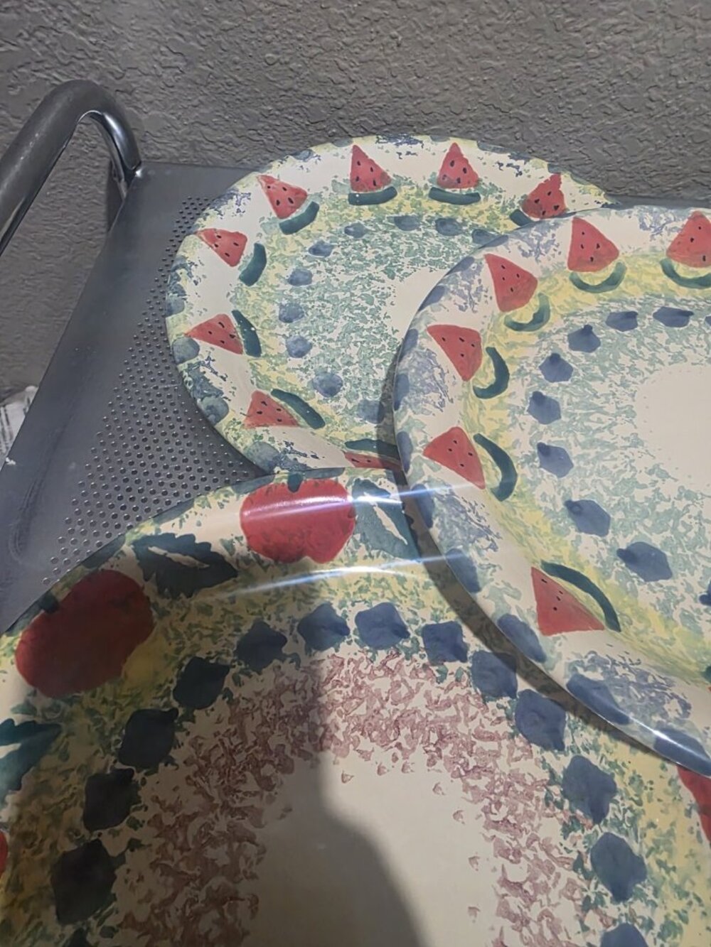 Crate & Barrel Italy 10.25" Dinner Plate Sponged Center Red Fruit Borde Set Of 5 - Picture 2 of 6